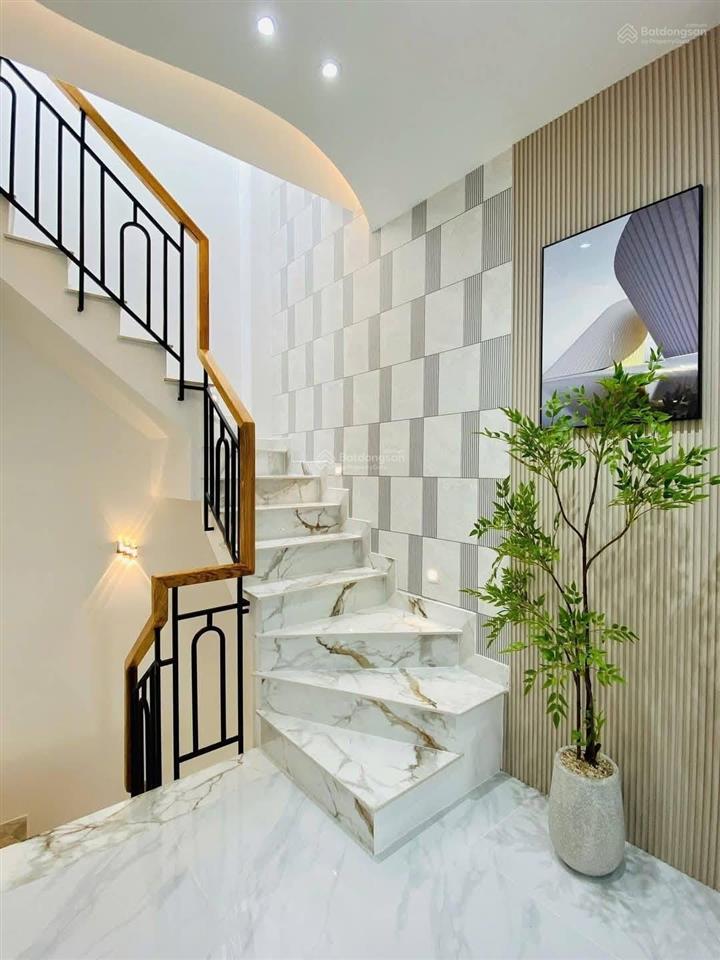 Chính chủ bán gấp giá ngộp. dt 72m2. hẻm ô tô 179 / hai bà trưng, p. 6, q3 sổ hồng riêng