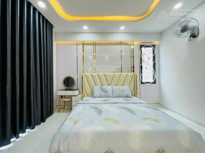 Tôi chính chủ bán gấp dt120m2 ,giá 4 tỷ 3 phạm thế hiển, p7, q8 có hợp đồng 30 triệu/th sổ riêng