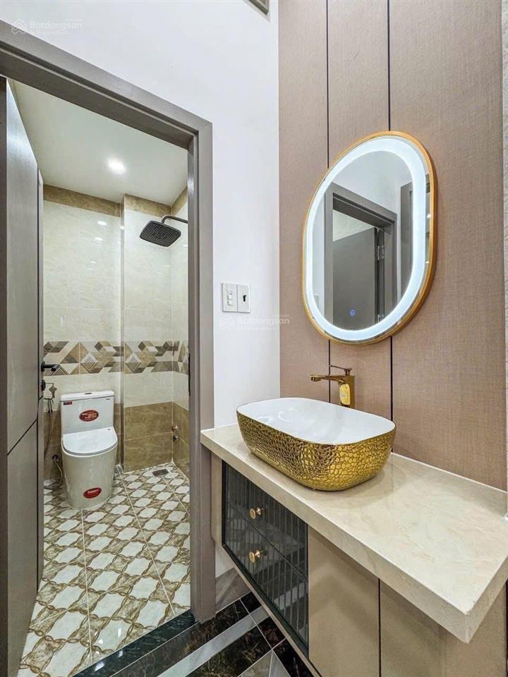 Bán nhà chính chủ giá tốt hùng vương p9 quận 5,giá 2tỷ7 dt 62, có hđ thuê 22 triệu/th, sổ sạch