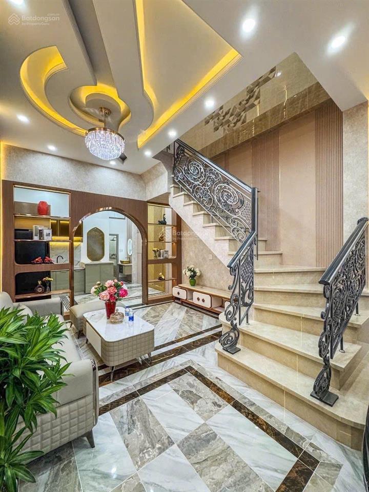 Bán nhà chính chủ giá tốt hùng vương p9 quận 5,giá 2tỷ7 dt 62, có hđ thuê 22 triệu/th, sổ sạch