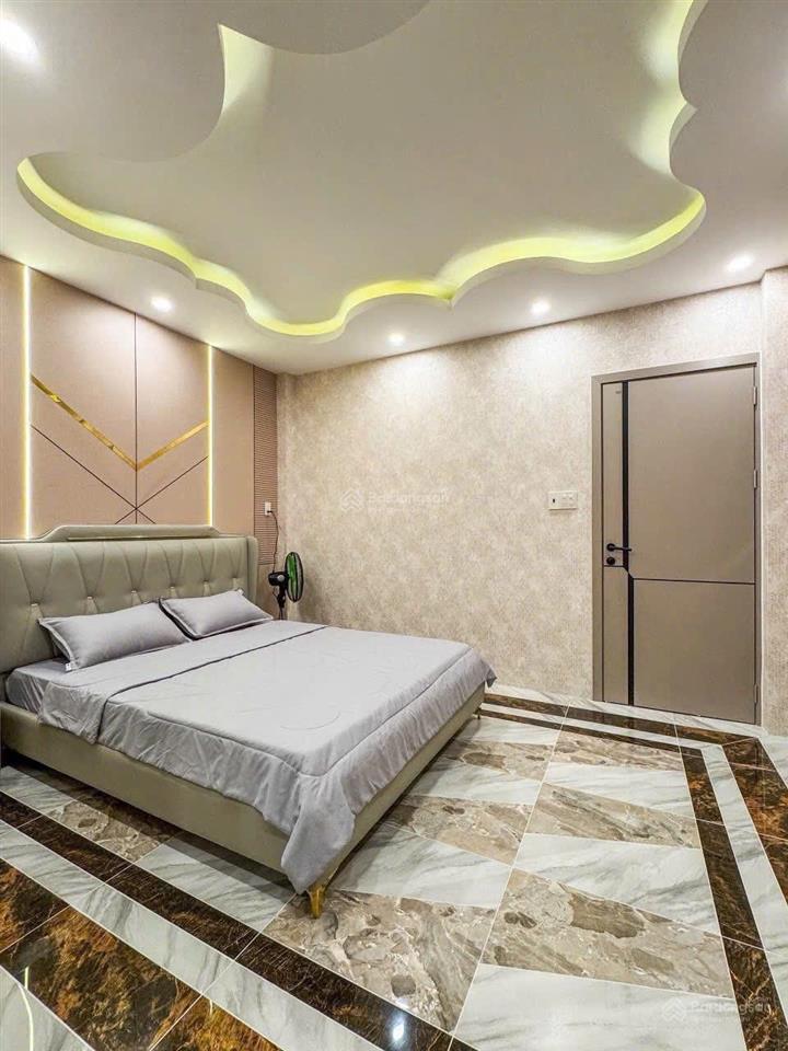 Bán nhà chính chủ giá tốt hùng vương p9 quận 5,giá 2tỷ7 dt 62, có hđ thuê 22 triệu/th, sổ sạch