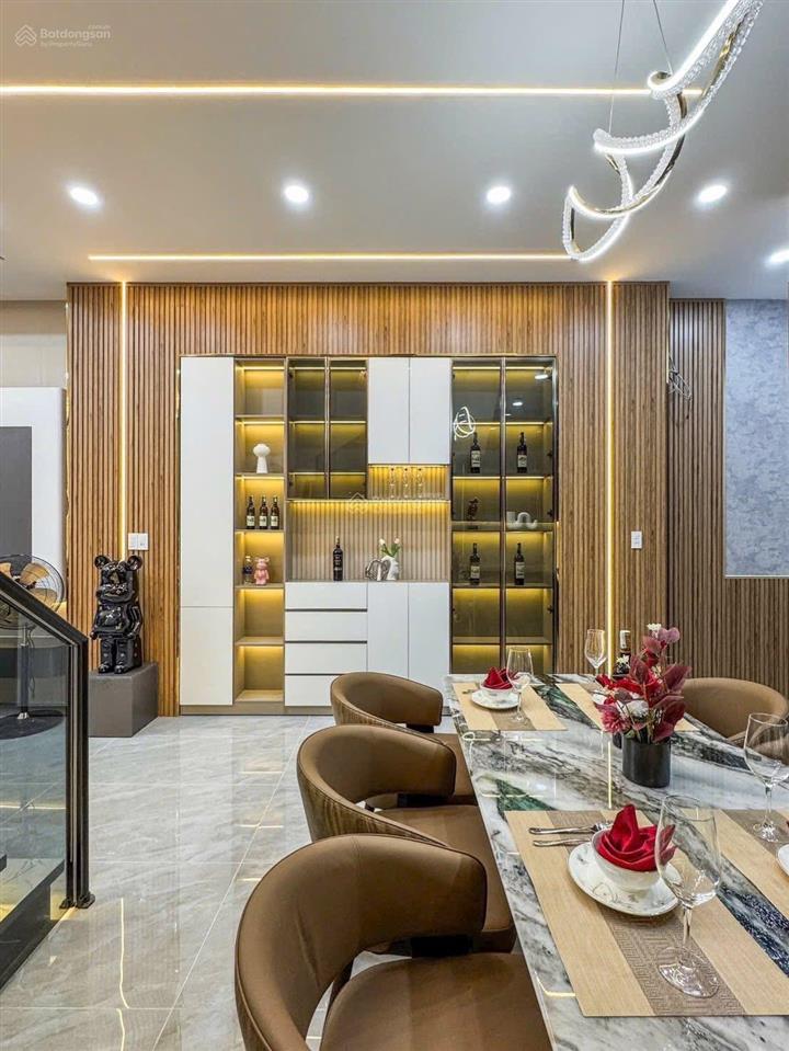 Siêu phẩm hẻm 5m tôn thất thuyết, p. xóm chiếu q4,dt 82m2 ,giá 3 tỷ 2 hd thuê24tr/th sổ hồng riêng