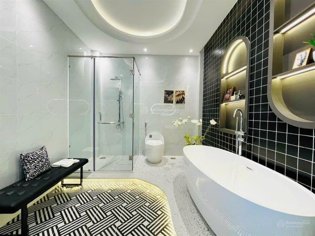 Vừa mới nhận tháng này đường đoàn văn bơ, phường 14, quận 4,giá 3 tỷ 5 ,68m2, sổ hồng riêng