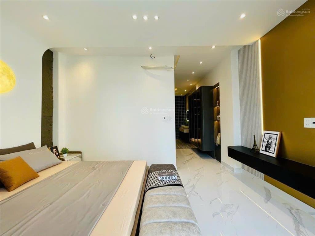 Vừa mới nhận tháng này đường đoàn văn bơ, phường 14, quận 4,giá 3 tỷ 5 ,68m2, sổ hồng riêng