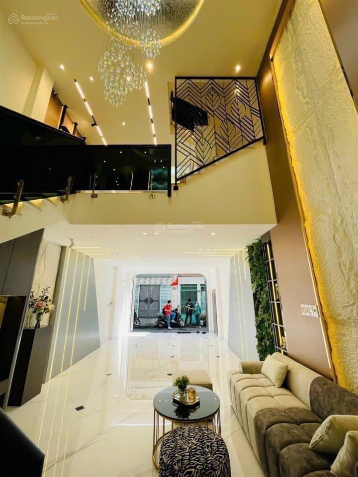 Vừa mới nhận tháng này đường đoàn văn bơ, phường 14, quận 4,giá 3 tỷ 5 ,68m2, sổ hồng riêng