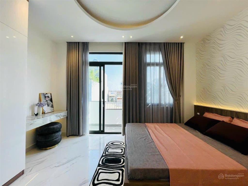 Vừa mới nhận tháng này đường đoàn văn bơ, phường 14, quận 4,giá 3 tỷ 5 ,68m2, sổ hồng riêng