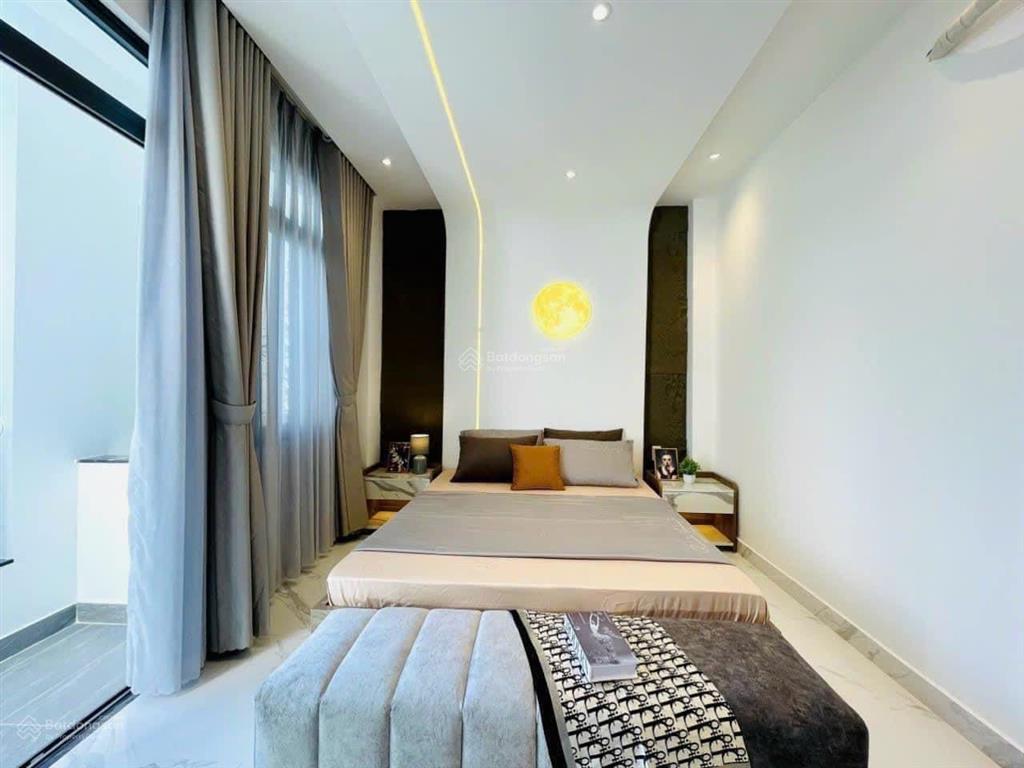 Vừa mới nhận tháng này đường đoàn văn bơ, phường 14, quận 4,giá 3 tỷ 5 ,68m2, sổ hồng riêng