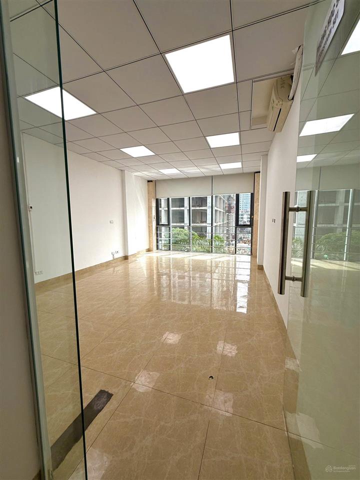 Cho thuê văn phòng sát tòa nhà hồ gươm plaza  102 trần phú  hà đông, full nội thất, giá hấp dẫn
