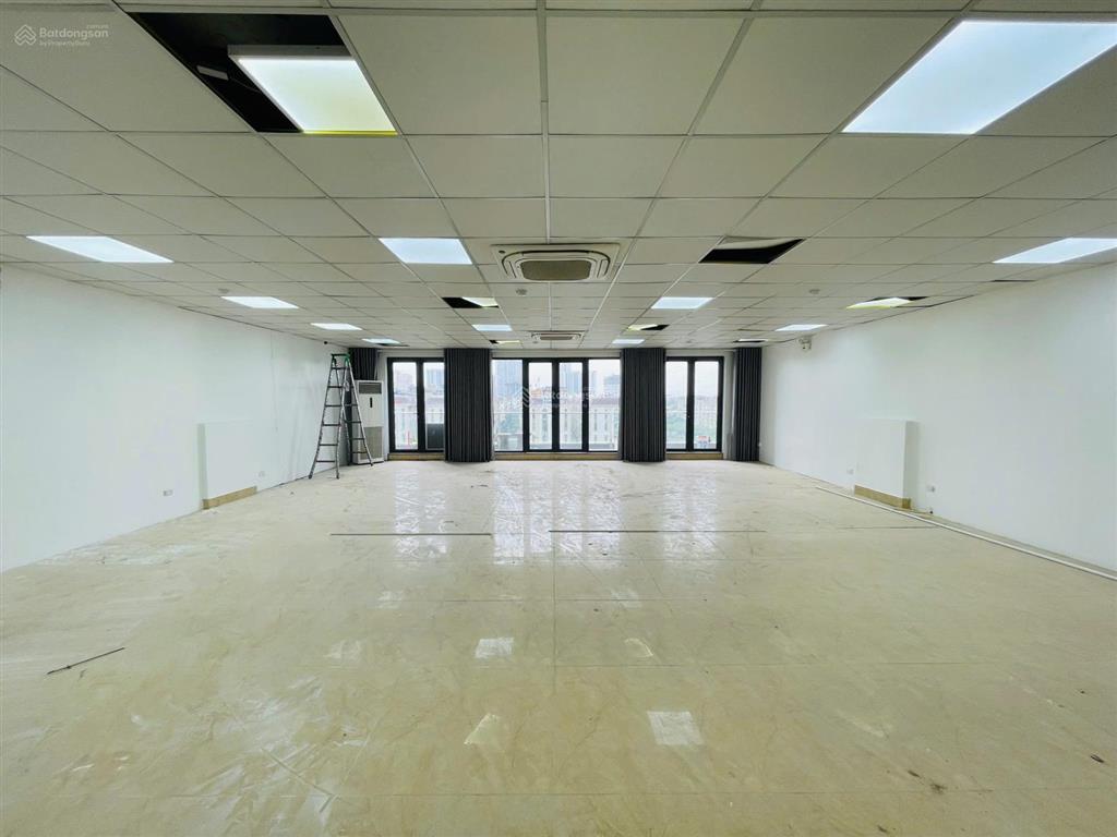 Chính chủ cho thuê văn phòng tại mặt phố tố hữu 205m2, giá chỉ hơn 20tr, mặt tiền 10m siêu hot