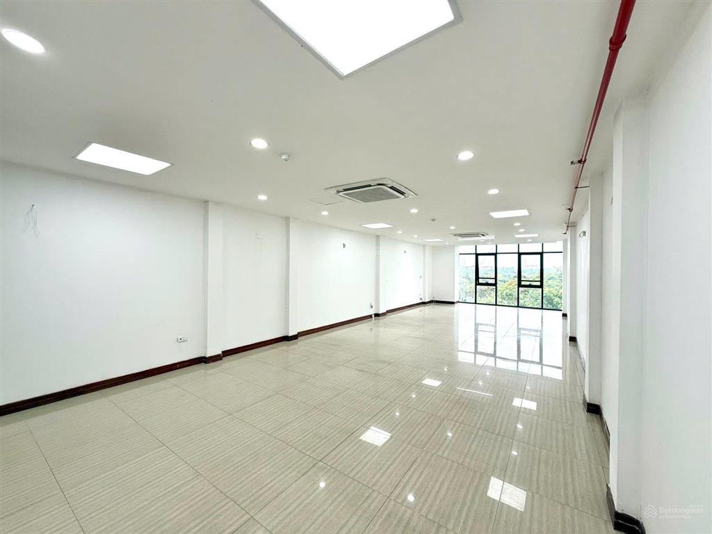 Cho thuê văn phòng 105m2 tại mễ trì, giá chỉ 12 triệu vnd view triệu đô