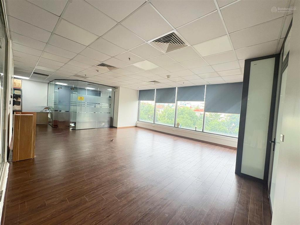 Cho thuê văn phòng 130m² văn phòng ngoại giao đoàn full nội thất, giá chỉ 200k/m² vào là làm