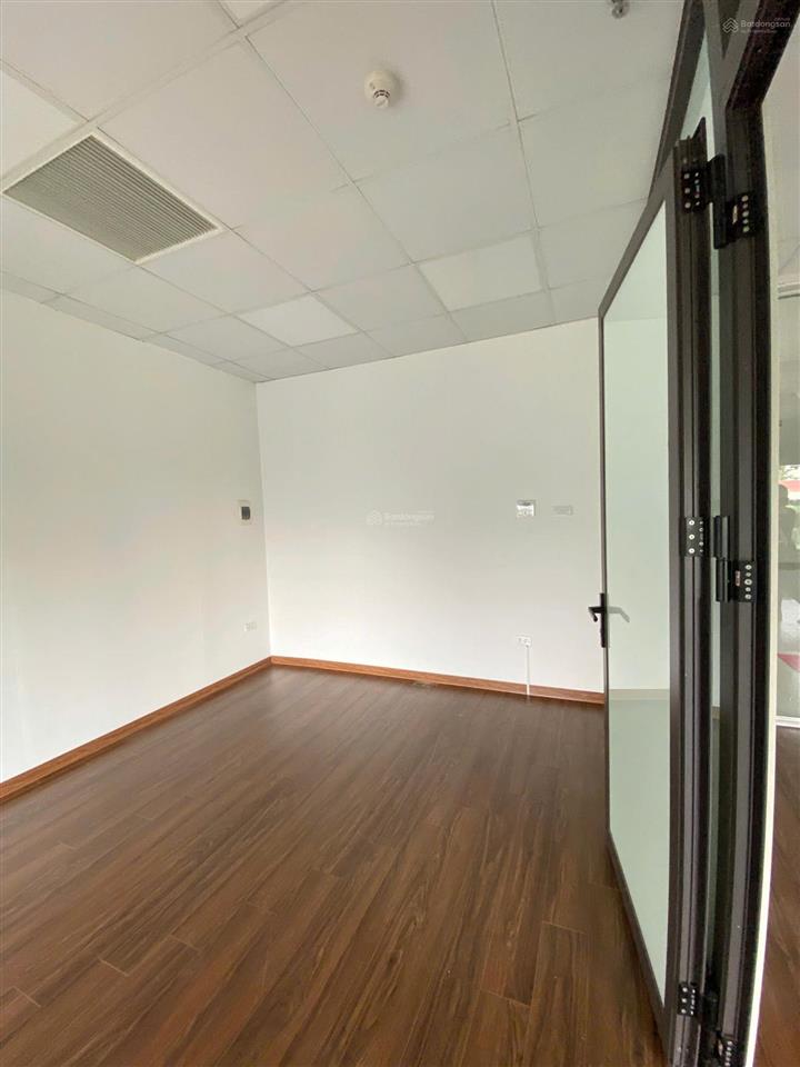Cho thuê văn phòng 130m² văn phòng ngoại giao đoàn full nội thất, giá chỉ 200k/m² vào là làm
