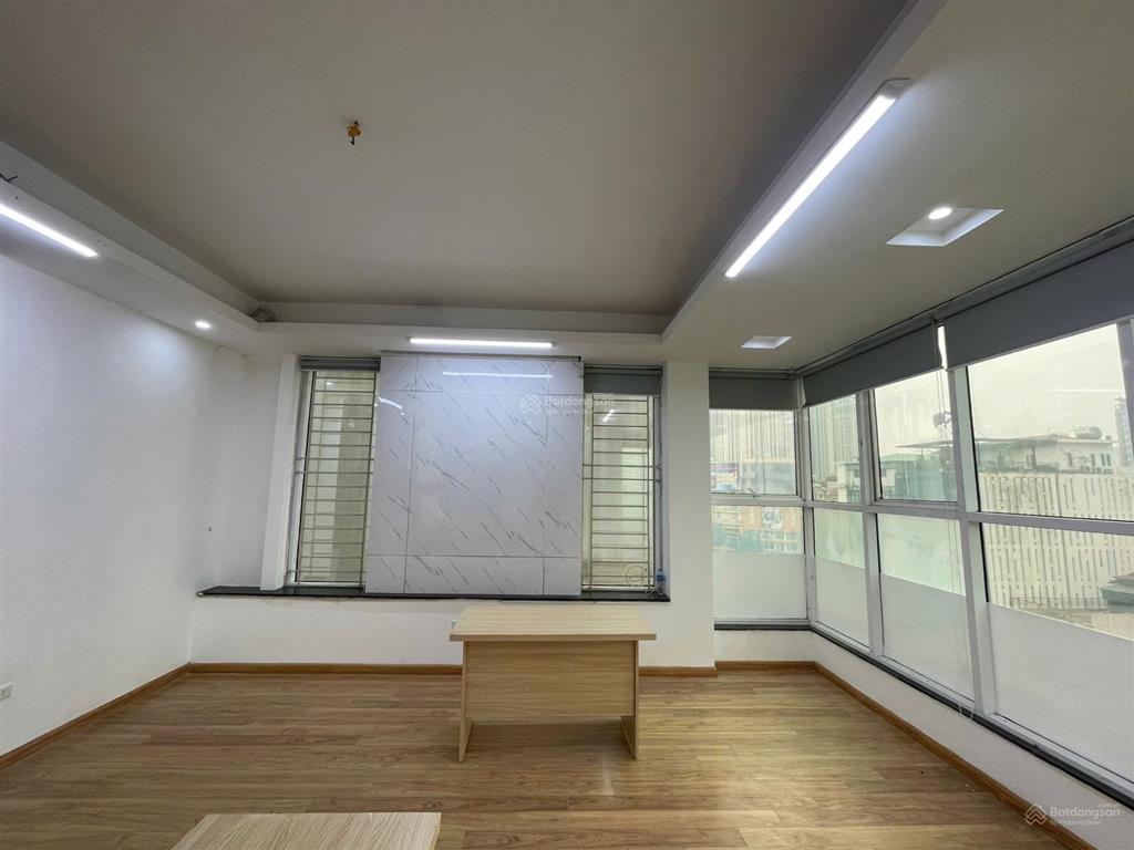 Cho thuê văn phòng tại mặt phố trung kính, giá chỉ 7tr, dt 40m2, giá ưu đãi hấp dẫn