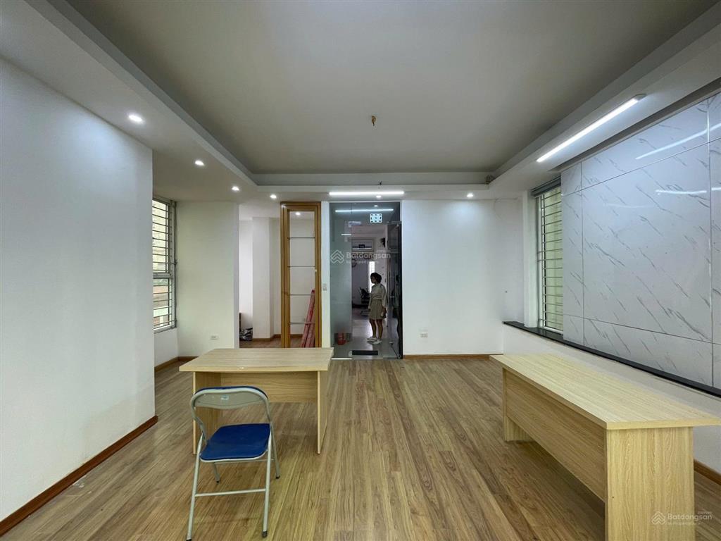 Cho thuê văn phòng tại mặt phố trung kính, giá chỉ 7tr, dt 40m2, giá ưu đãi hấp dẫn