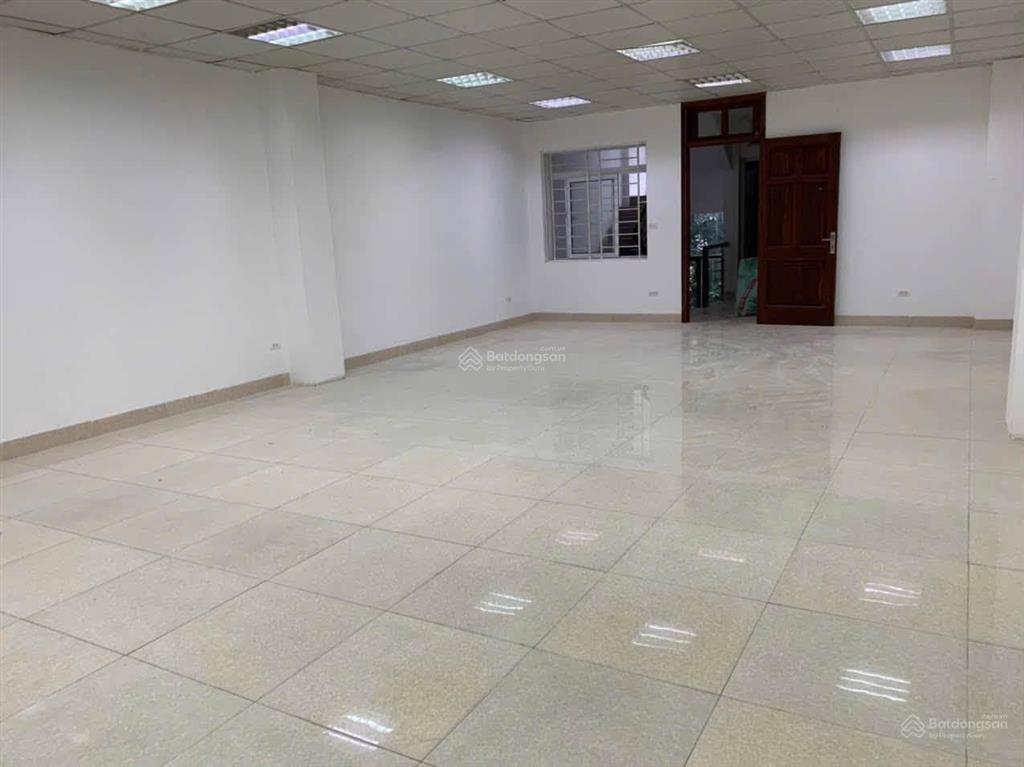 Cho thuê văn phòng tại hoàng quốc việt, 5 triệu, 25 m2, hàng hiếm giá ưu đãi