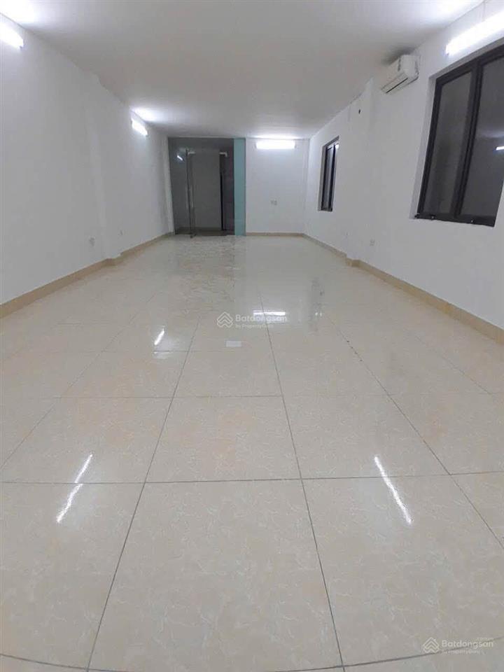 Cho thuê văn phòng tại hoàng quốc việt, 5 triệu, 25 m2, hàng hiếm giá ưu đãi