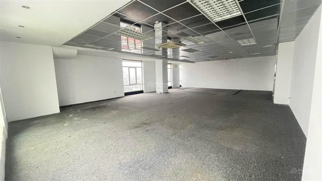 Cho thuê văn phòng tại mặt phố hoàng cầu, dt 110m2 sử dụng, giá chỉ 23tr/tháng,  ngay