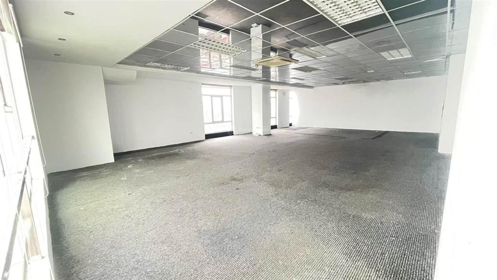 Cho thuê văn phòng tại mặt phố hoàng cầu, dt 110m2 sử dụng, giá chỉ 23tr/tháng,  ngay