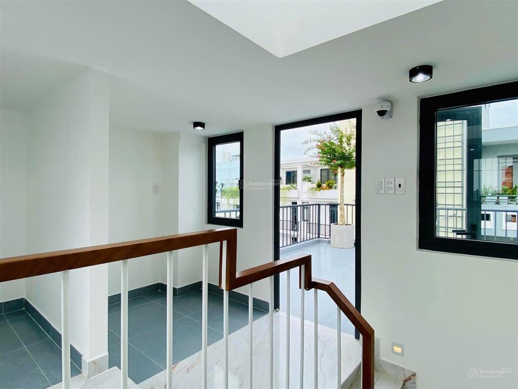 Nhà nằm ngay vị trí đẹp, sư vạn hạnh p. 12 q. 10, dt 42.9m2
