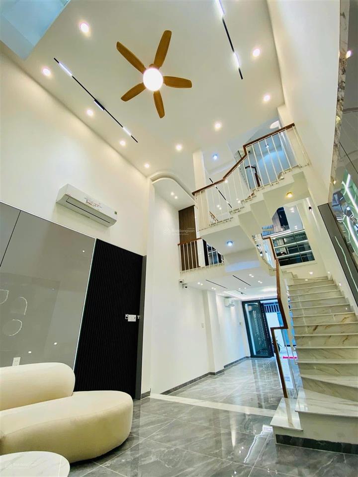 Nhà nằm ngay vị trí đẹp, sư vạn hạnh p. 12 q. 10, dt 42.9m2