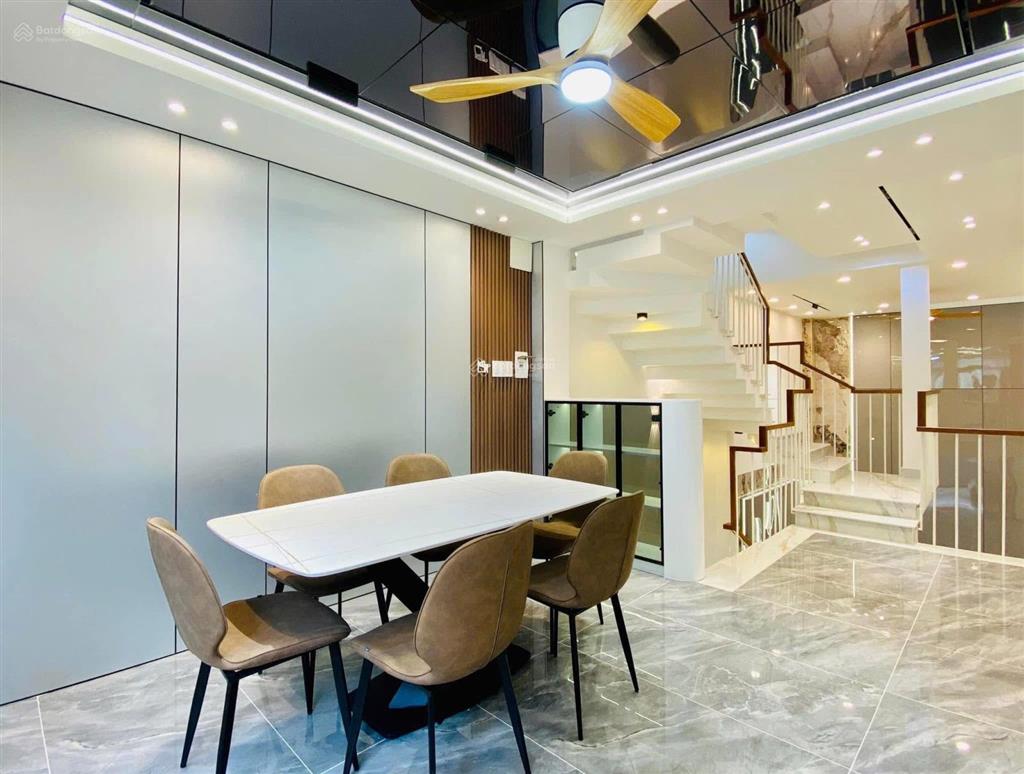 Nhà nằm ngay vị trí đẹp, sư vạn hạnh p. 12 q. 10, dt 42.9m2