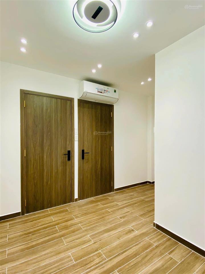 Nhà nằm ngay vị trí đẹp, sư vạn hạnh p. 12 q. 10, dt 42.9m2