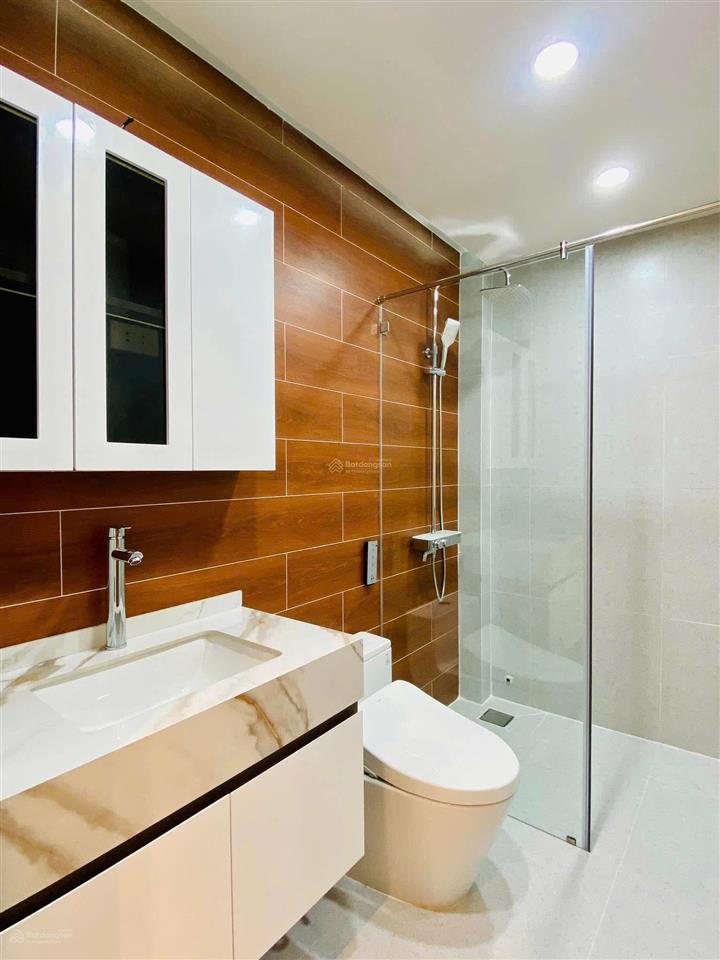 Nhà nằm ngay vị trí đẹp, sư vạn hạnh p. 12 q. 10, dt 42.9m2