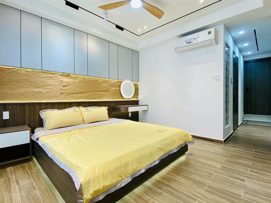 Nhà nằm ngay vị trí đẹp, sư vạn hạnh p. 12 q. 10, dt 42.9m2