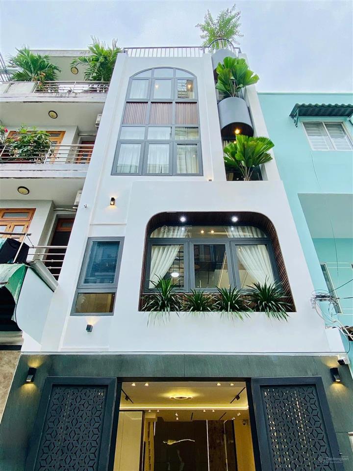 Nhà nằm ngay vị trí đẹp, sư vạn hạnh p. 12 q. 10, dt 42.9m2
