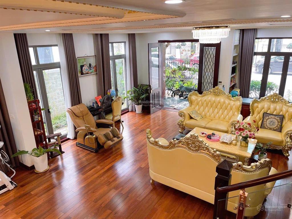 Chính chủ bán căn nhà vườn, diện tích 110m2, khu đô thị việt hưng, giá chỉ 31 tỷ.