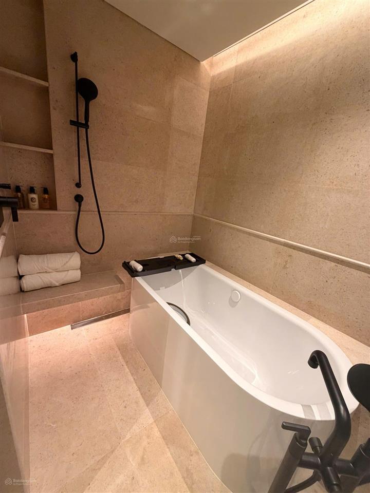Chính chủ bán căn hộ dt 141m2, bc đông nam tại chung cư cao cấp the grand hà nội, giá thương lượng