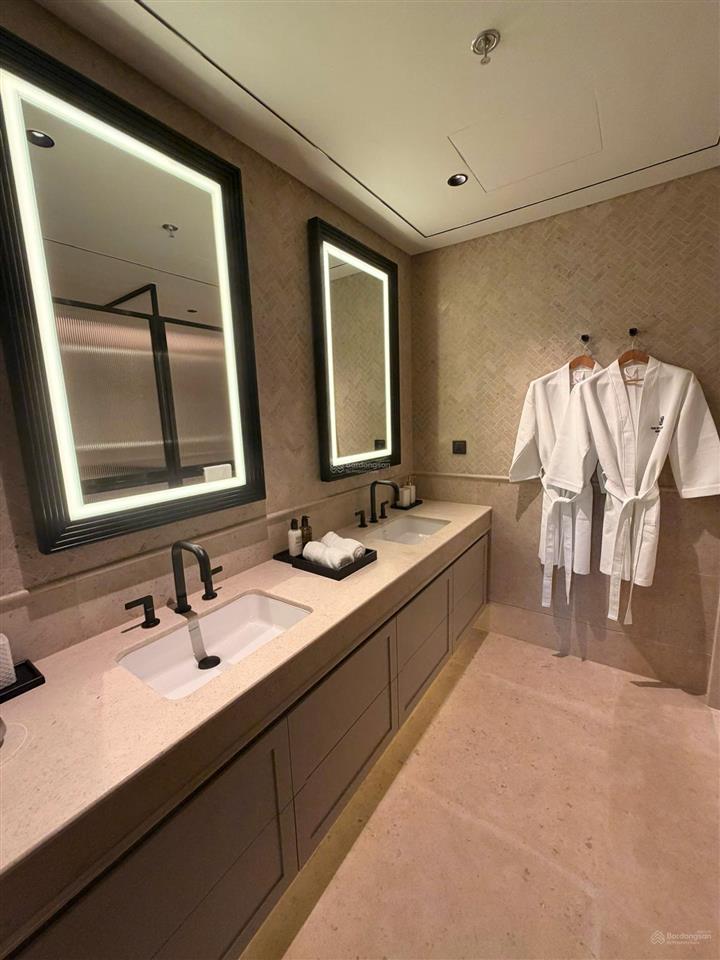 Chính chủ bán căn hộ dt 141m2, bc đông nam tại chung cư cao cấp the grand hà nội, giá thương lượng