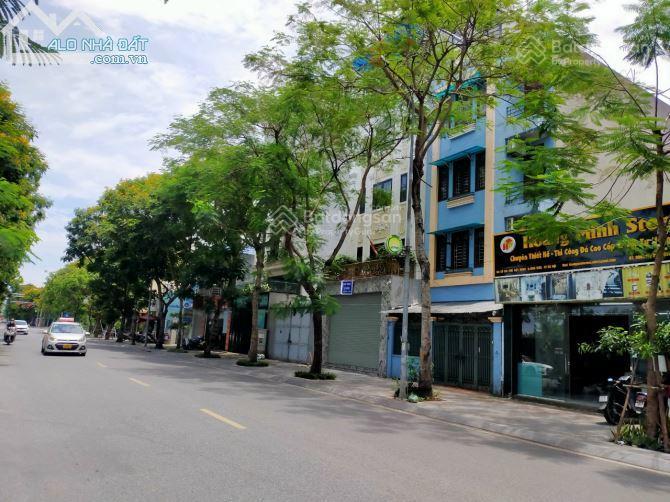 Bán căn góc mặt phố nguyễn văn hưởng, vị trí đẹp, tiện kinh doanh, diện tích 80m2, giá 300tr/m2