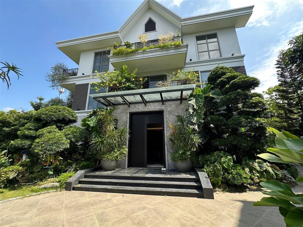 Sẵn sổ đỏ bán biệt thự đơn lập vinhomes riverside phân khu bằng lăng, diện tích 495m2, giá 370 tỷ