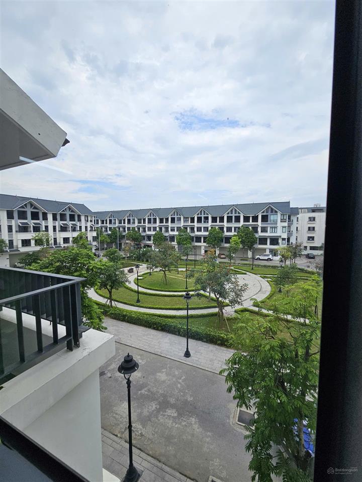 Hiếm bán nhà hinode royal park mặt công viên bđs sẵn dòng tiền 20tr/tháng