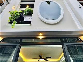 Hạ giá 200tr còn 2 tỷ 150 bán gấp nhà lê quang định bình thạnh, 2 pn, hẻm xe hơi, sổ hồng riêng