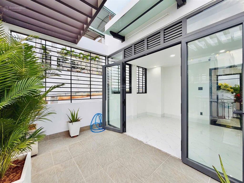 Nhà đẹp trung tâm q5, chủ ngộp tài chính bán gấp đường lê hồng phong  sổ hồng riêng