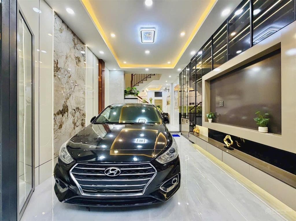 Nhà đẹp trung tâm q5, chủ ngộp tài chính bán gấp đường lê hồng phong  sổ hồng riêng