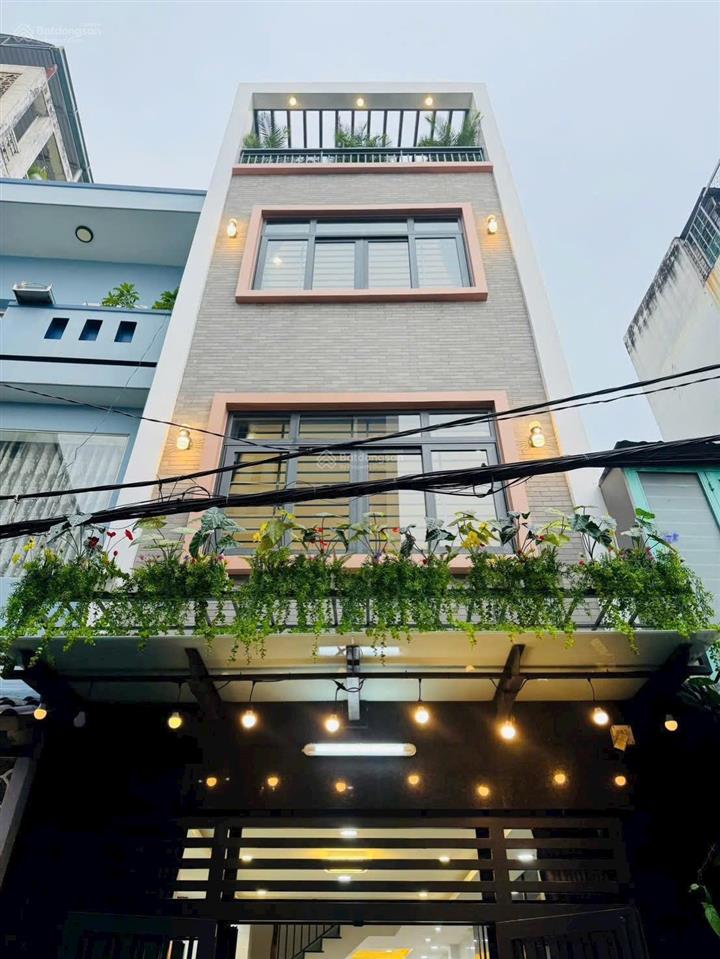 Nhà đẹp trung tâm q5, chủ ngộp tài chính bán gấp đường lê hồng phong  sổ hồng riêng