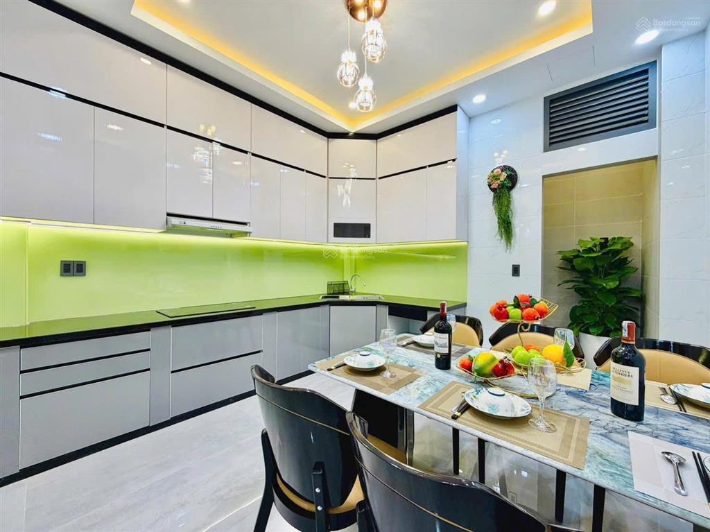 Nhà đẹp trung tâm q5, chủ ngộp tài chính bán gấp đường lê hồng phong  sổ hồng riêng