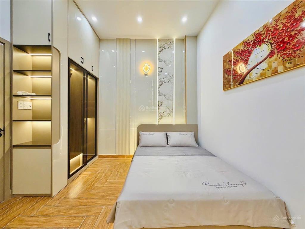 Chủ đi nước ngoài cần bán gấp 30m2 đường nguyễn biểu quận 5  sổ hồng riêng