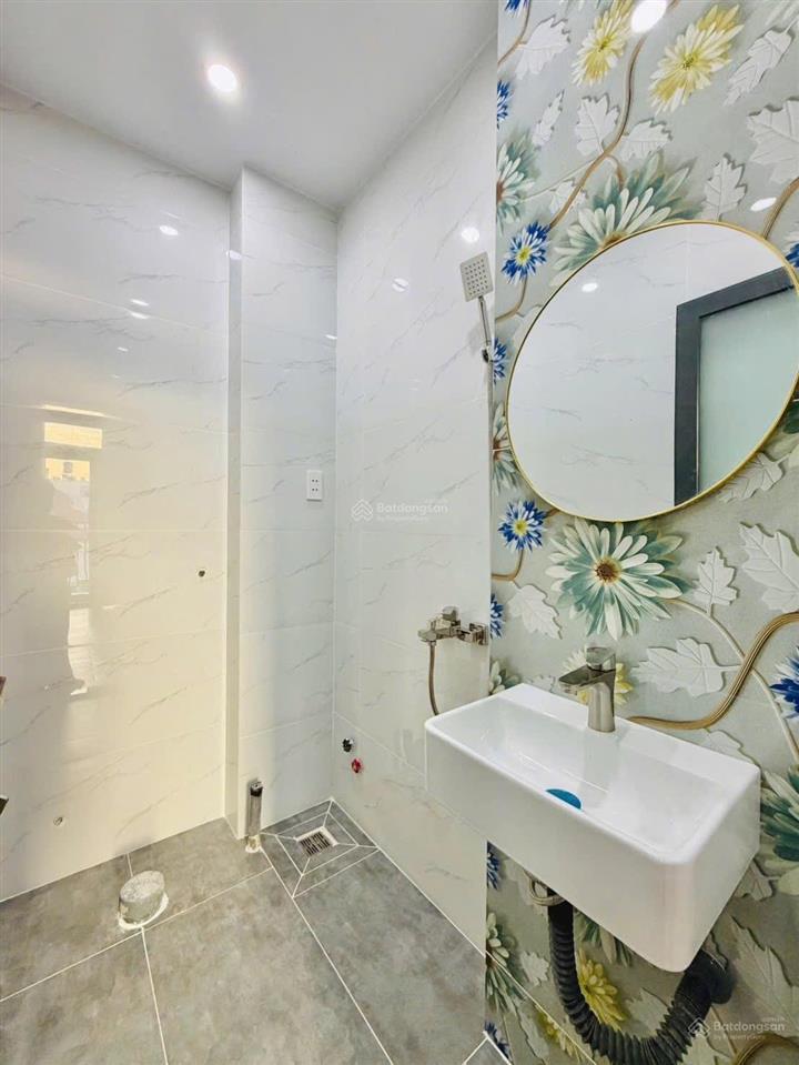 Chủ đi nước ngoài cần bán gấp 30m2 đường nguyễn biểu quận 5  sổ hồng riêng