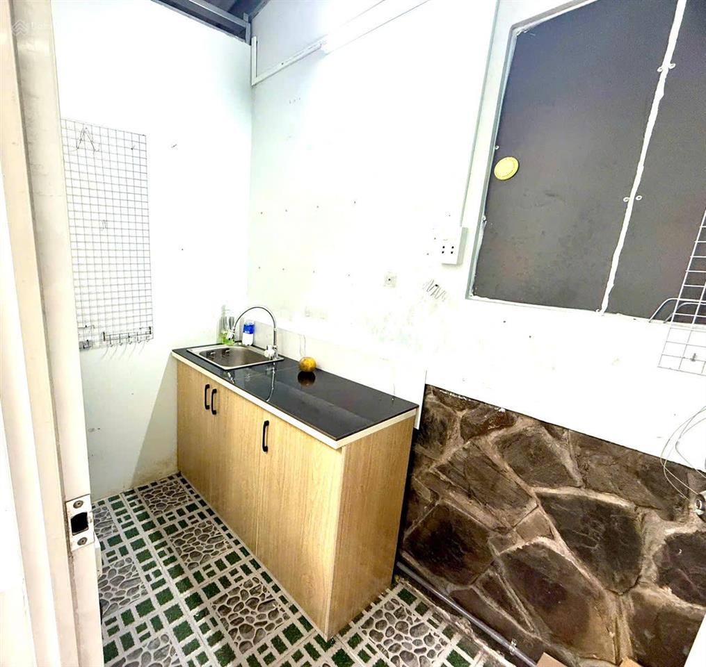 Cho thuê phòng trọ tách bếp, lầu thấp khu trung sơn 30m2, nội thất đầy đủ. 4,5 triệu/th