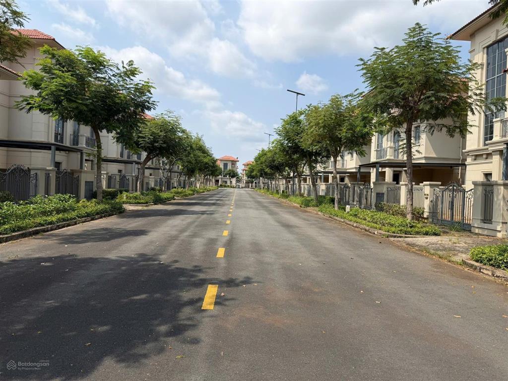 Chính chủ bán đơn lập 1b  352m2  giá siêu tốt và 2 căn nhà phố swanpark