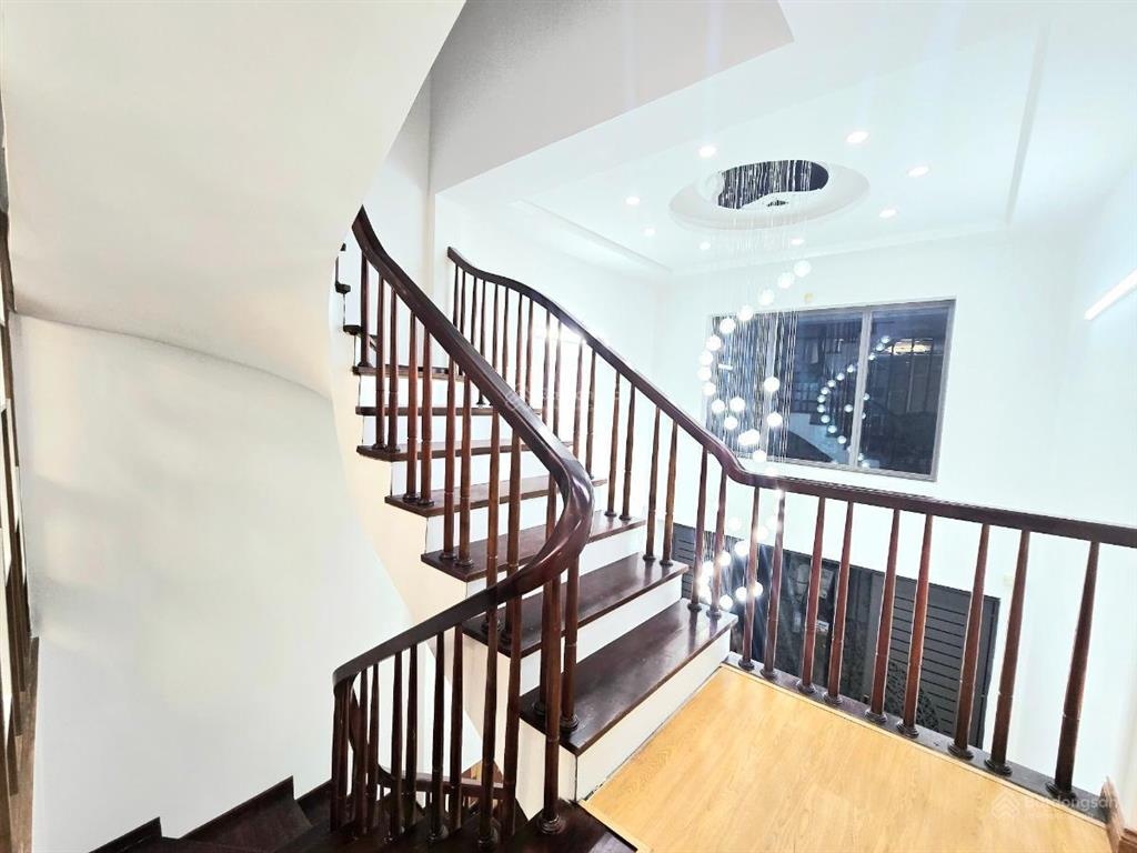 Nhà lô góc xuân thuỷ, vài bước ra mặt phố, ngõ thông siêu rộng ô tô tránh, kinh doanh 43m2*5t