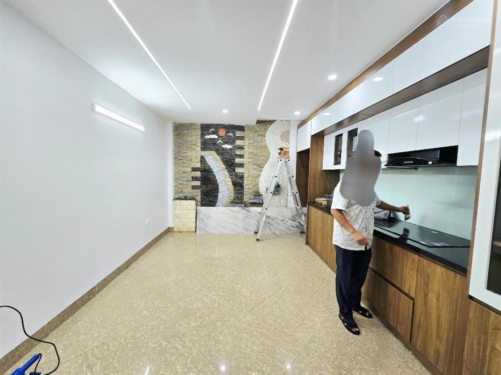 Nhà lô góc xuân thuỷ, vài bước ra mặt phố, ngõ thông siêu rộng ô tô tránh, kinh doanh 43m2*5t