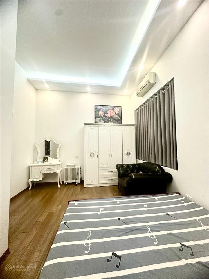 Nhà đẹp dương quảng hàm, vị trí trung tâm, ngõ thông, gần phố, sổ đẹp, nhà mới ở luôn 39m2*5t.