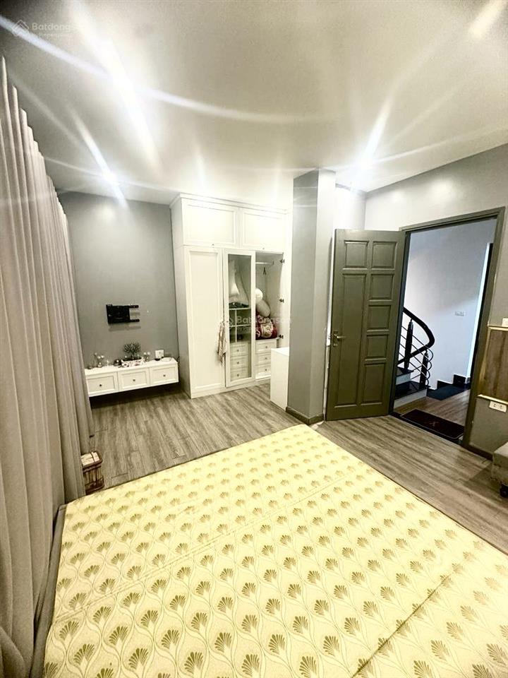 Nhà đẹp dương quảng hàm, vị trí trung tâm, ngõ thông, gần phố, sổ đẹp, nhà mới ở luôn 39m2*5t.