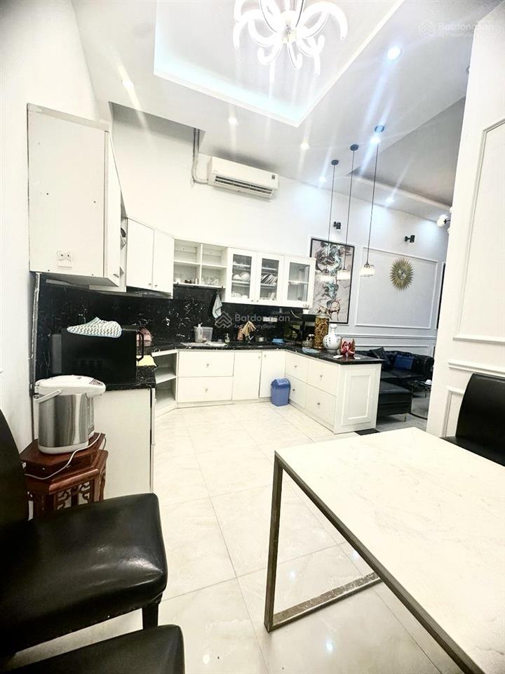 Nhà đẹp dương quảng hàm, vị trí trung tâm, ngõ thông, gần phố, sổ đẹp, nhà mới ở luôn 39m2*5t.