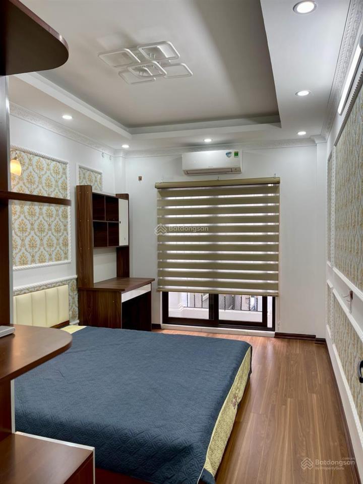 Đỉnh chóp! nhà cầu giấy, cách ô tô 10m, ngõ 3 gác tránh, sổ đẹp, full nội thất, 43m2*5t
